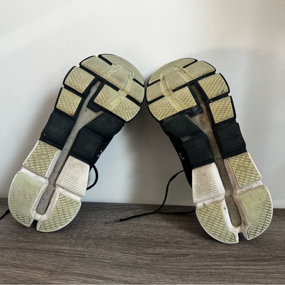 On Running Cloud Cloudflyer Black Mint Green Running Shoes Women's size 11 - Picture 7 of 7